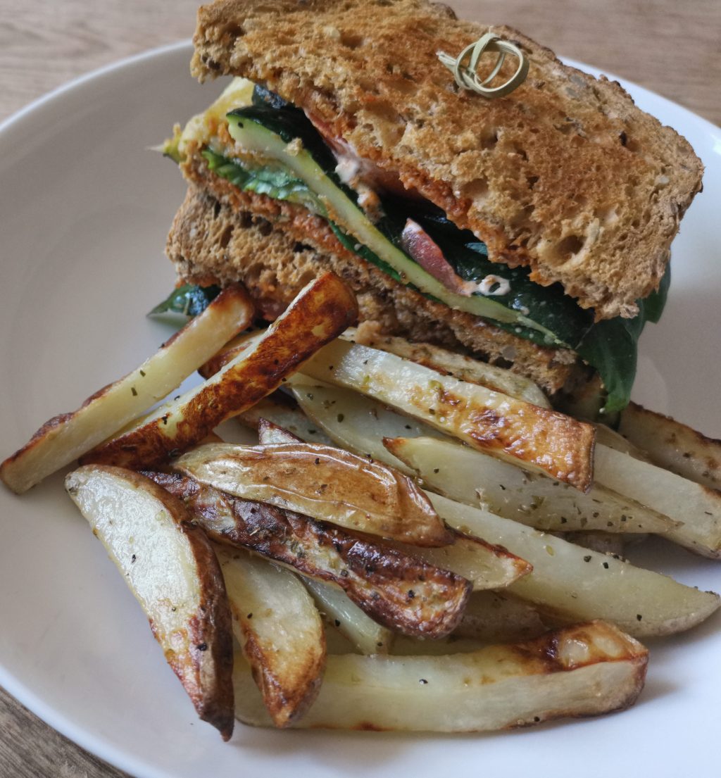 Med Veg Club with Hand Cut&nbsp;Chips